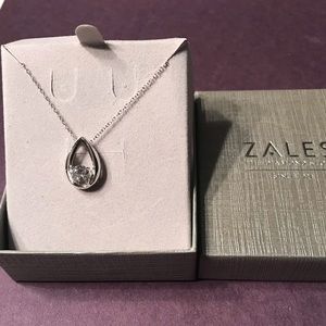 Zales 925 silver teardrop necklace with White center stone 18" chain